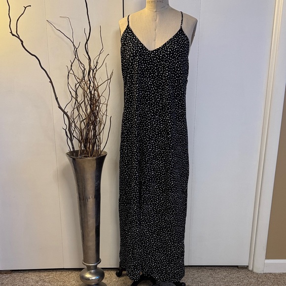 Old Navy Dresses & Skirts - Old Navy Black and White Spotted Maxi Dress